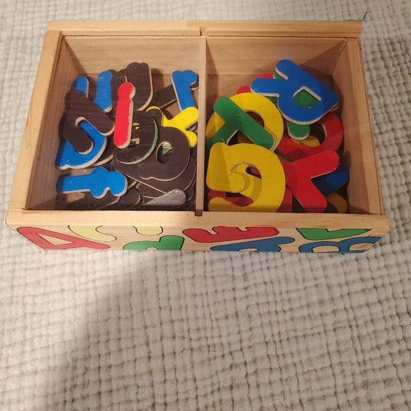 Melissa And Doug Alphabet Magnets 43 magnets - Picture 1 of 7